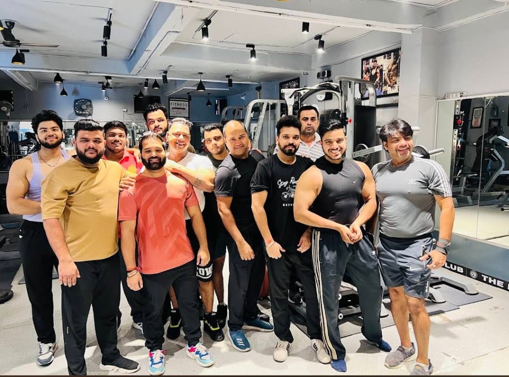 The Iron Club Gym members and trainers group photo